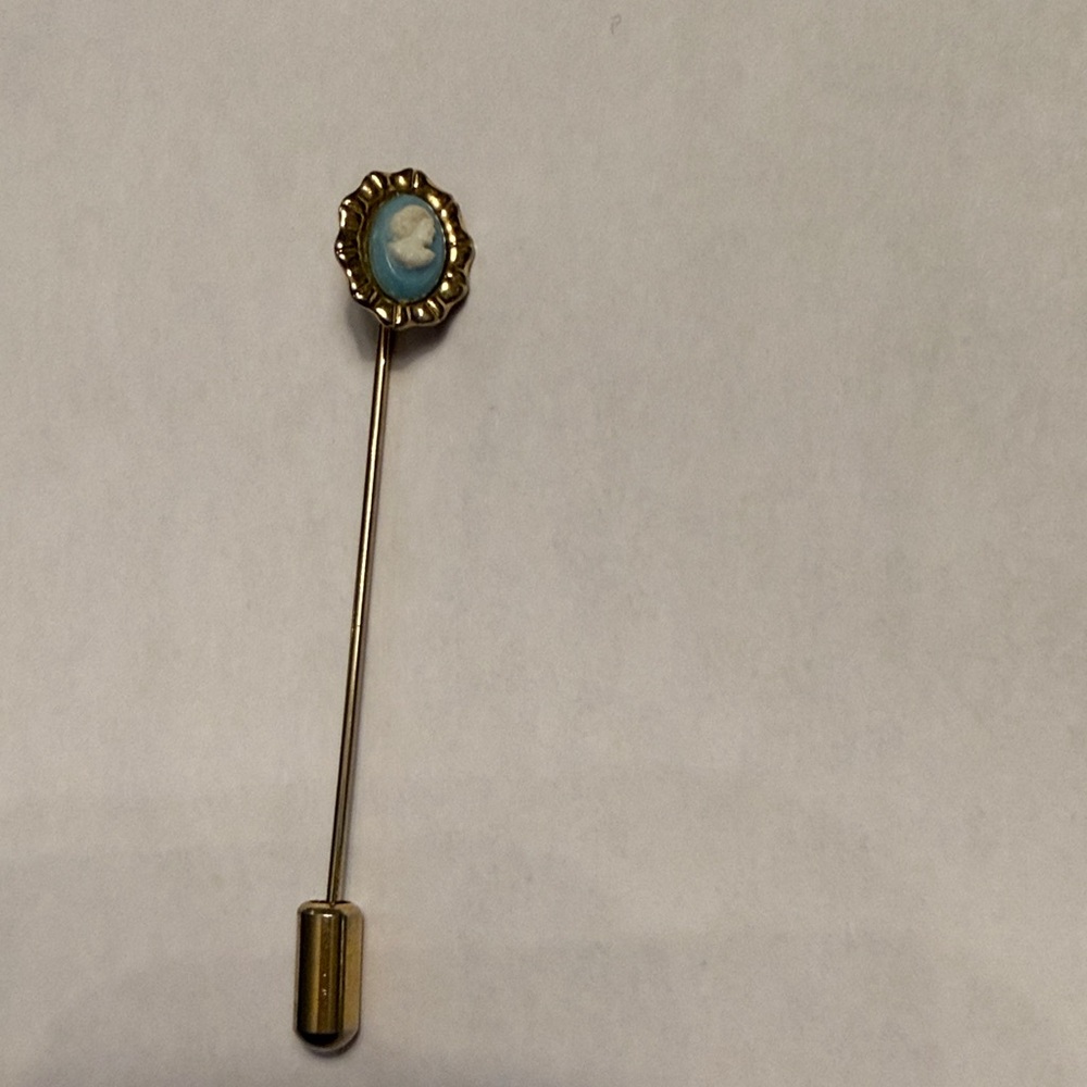 Vintage Gold and Blue Cameo stick pin